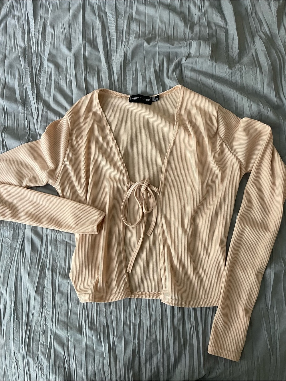 PrettyLittleThing - Beige Ribbed Tie-Front Long Sleeve Top